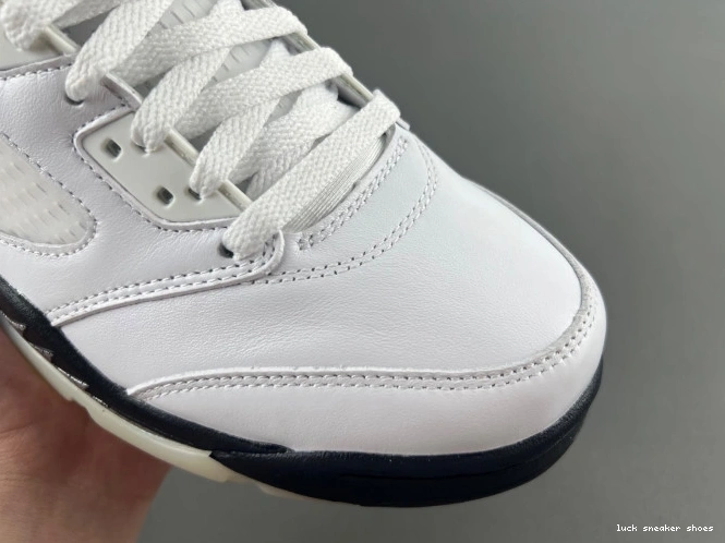 Reps LUCY 5 AIR DD0587-110 'WHITE JORDAN RETRO BLACK' 0807
